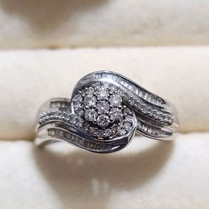 Diamond cluster ring